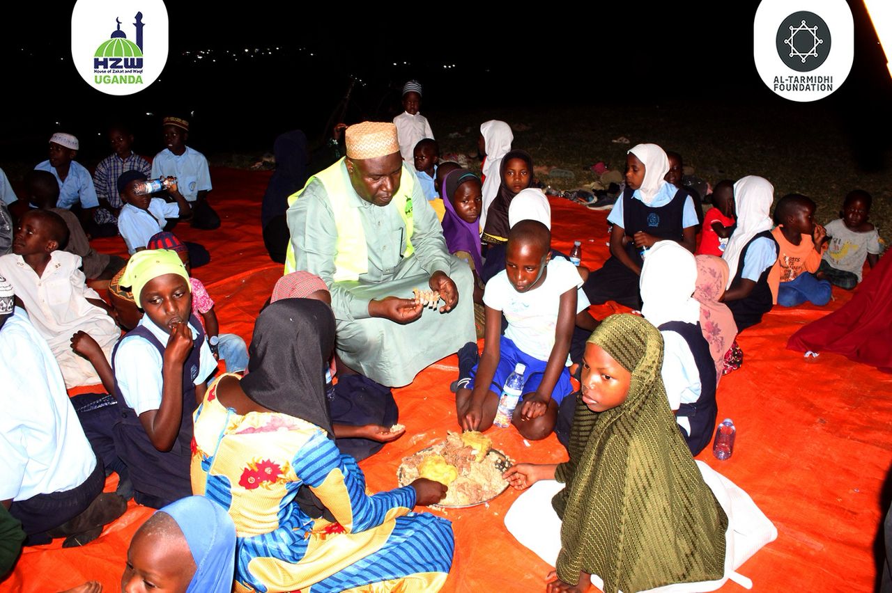 IFTAR HOT MEAL: BUKOMANSIMBI II  Day 04 of Iftar Distribution with our Partners spent with pupils of Kyemwa Memorial Primary School.